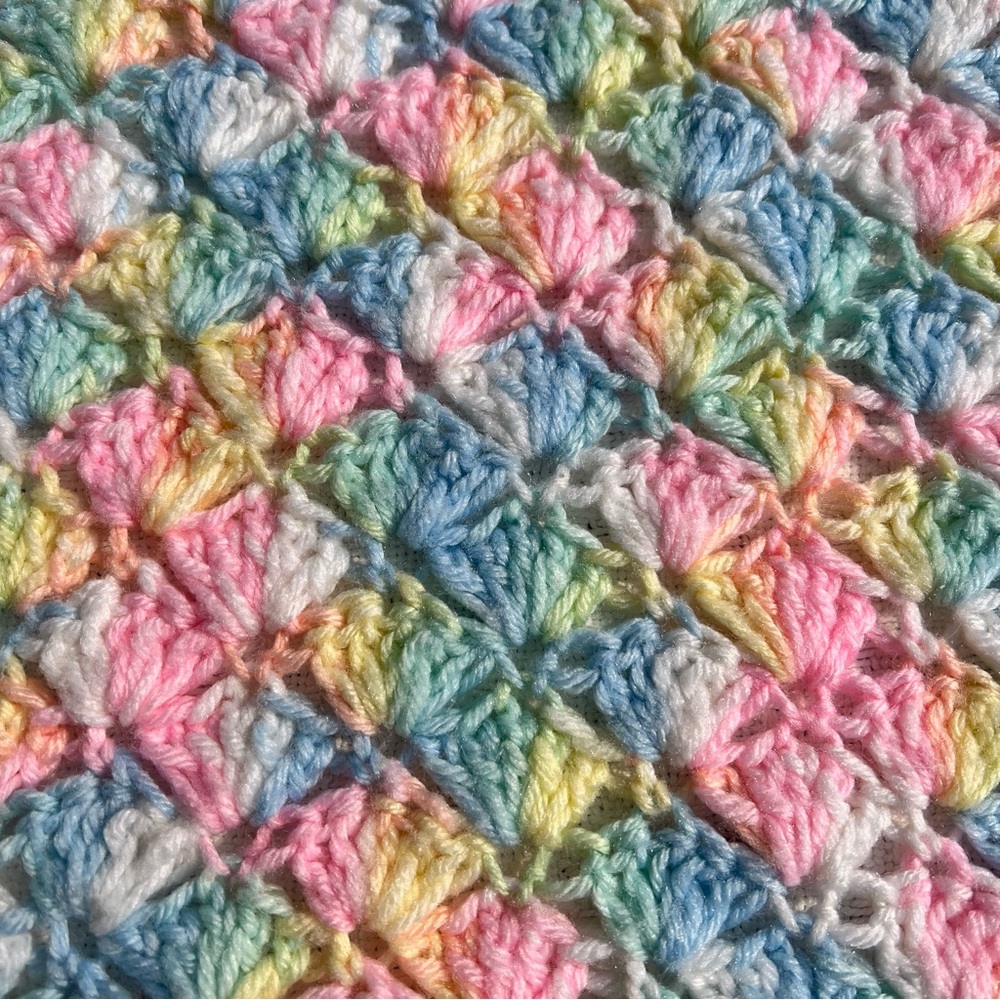 BEAUTIFUL HANDMADE PASTEL GENDER NEUTRAL AFGHAN with TASSELS